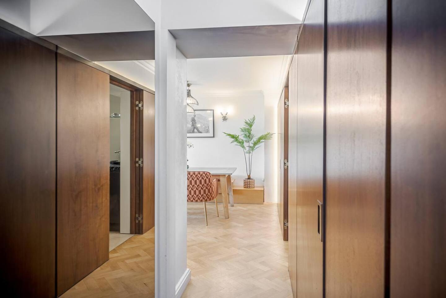 Modern Knightsbridge Apartment With Balcony Overlooking Harrods Prime Location Londra Exterior foto