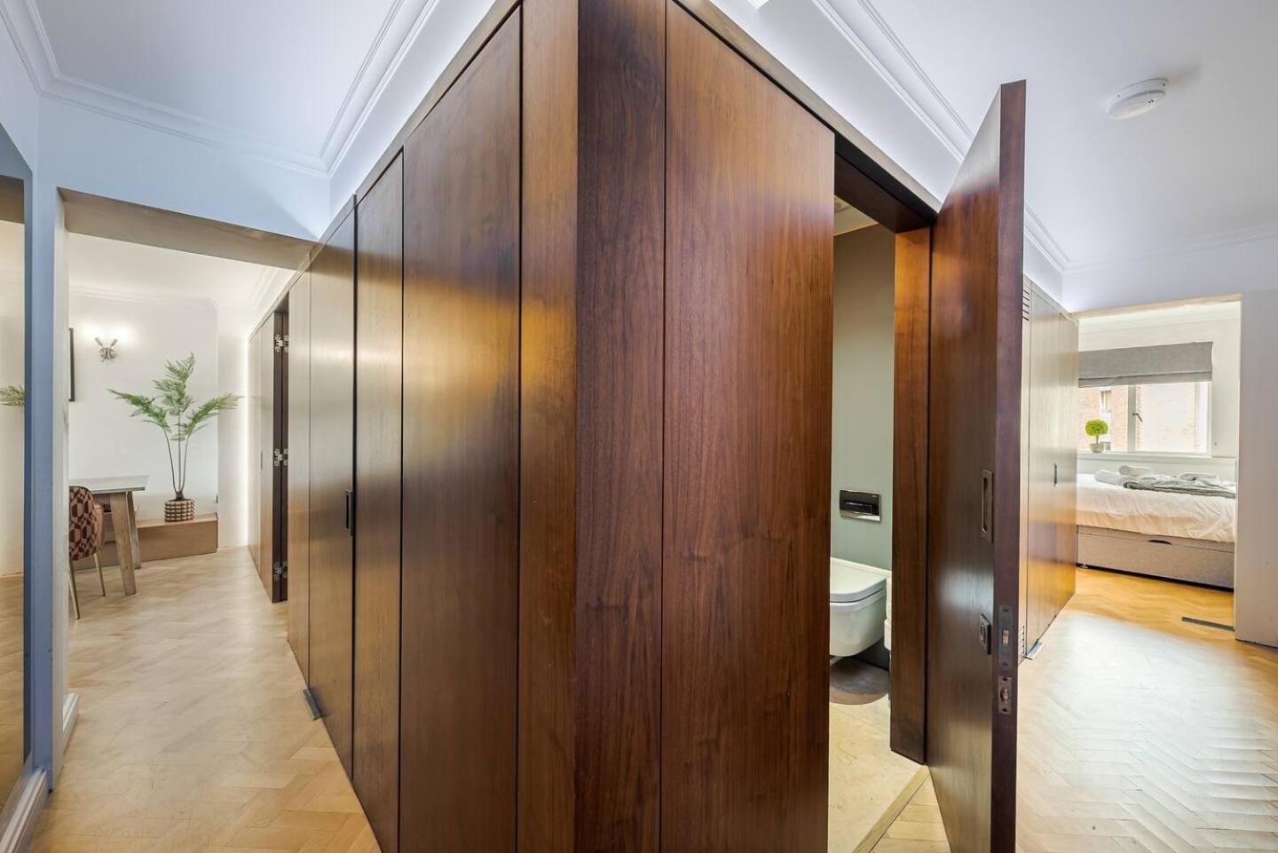 Modern Knightsbridge Apartment With Balcony Overlooking Harrods Prime Location Londra Exterior foto