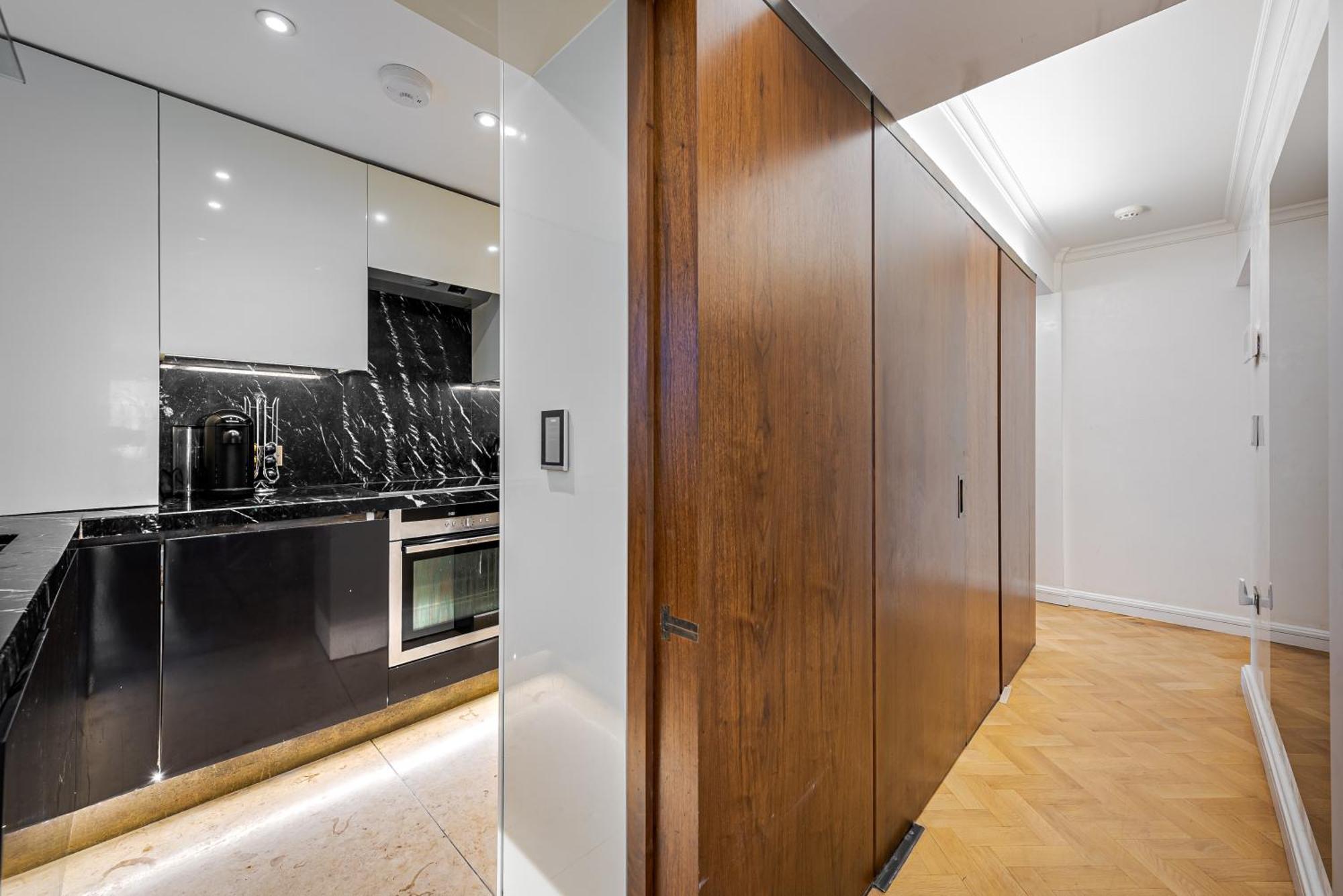 Modern Knightsbridge Apartment With Balcony Overlooking Harrods Prime Location Londra Exterior foto