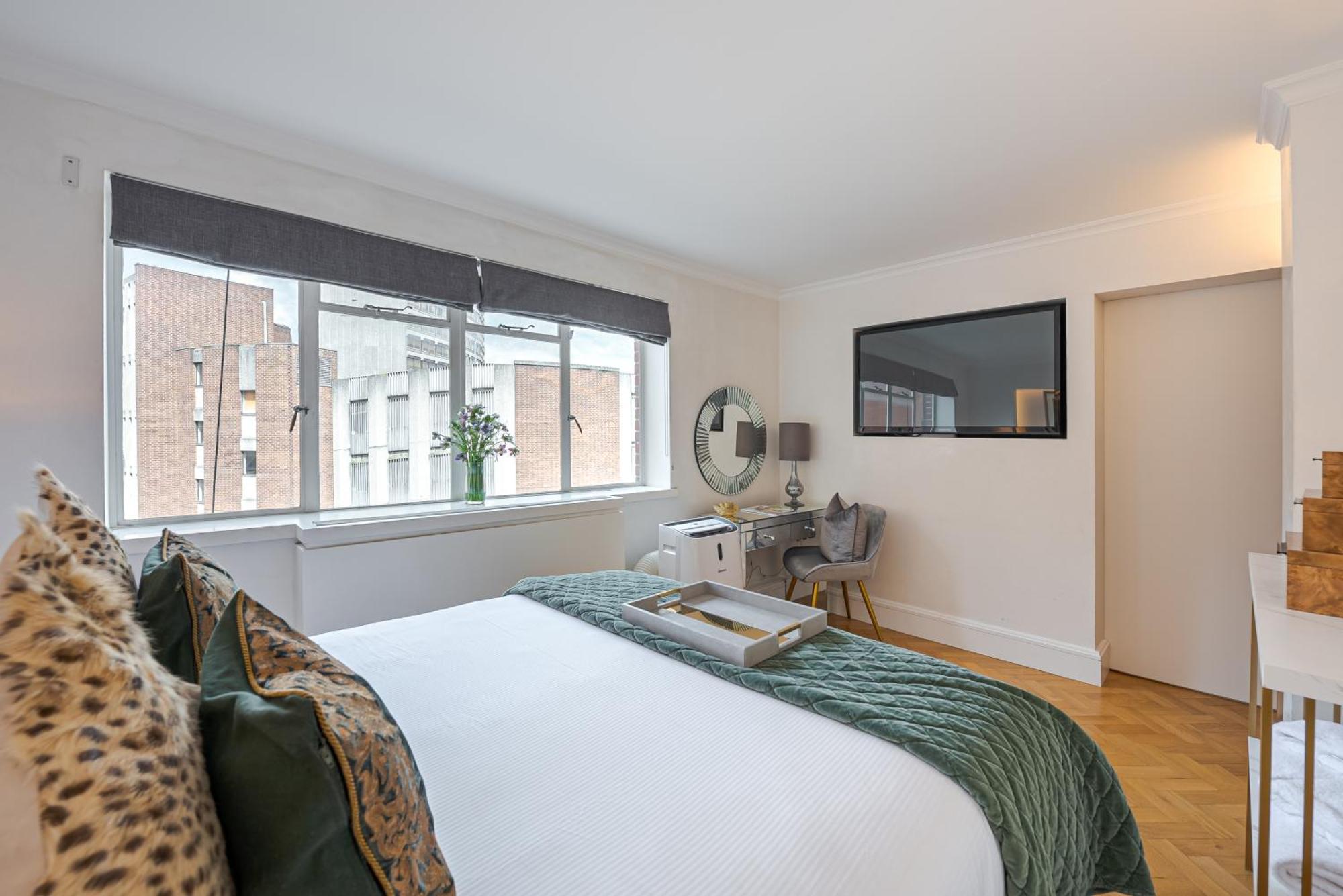 Modern Knightsbridge Apartment With Balcony Overlooking Harrods Prime Location Londra Exterior foto