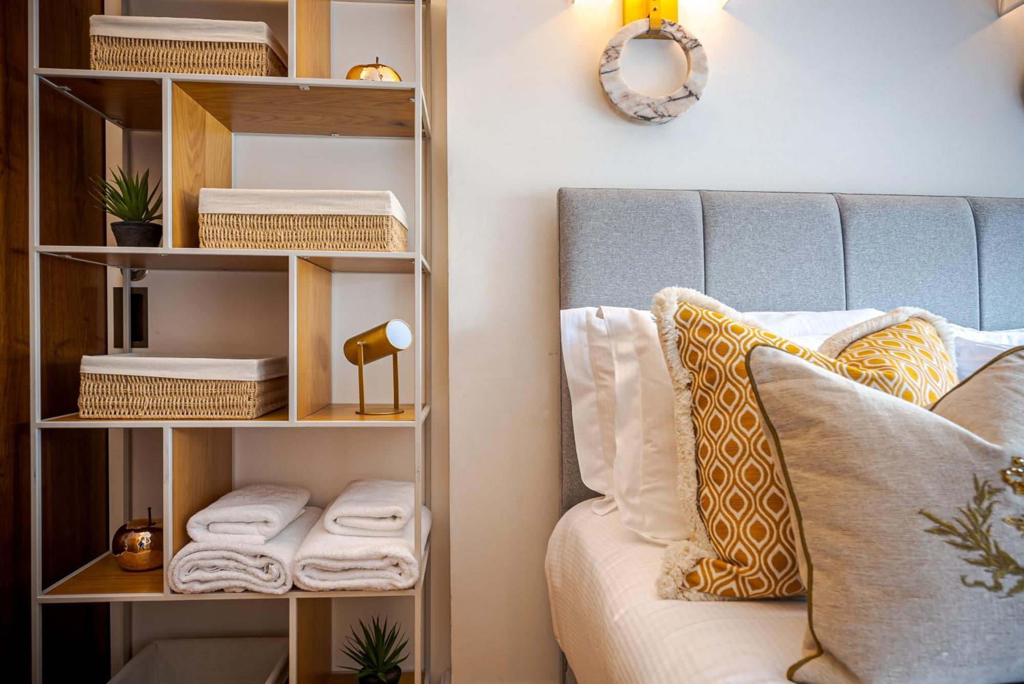 Modern Knightsbridge Apartment With Balcony Overlooking Harrods Prime Location Londra Exterior foto