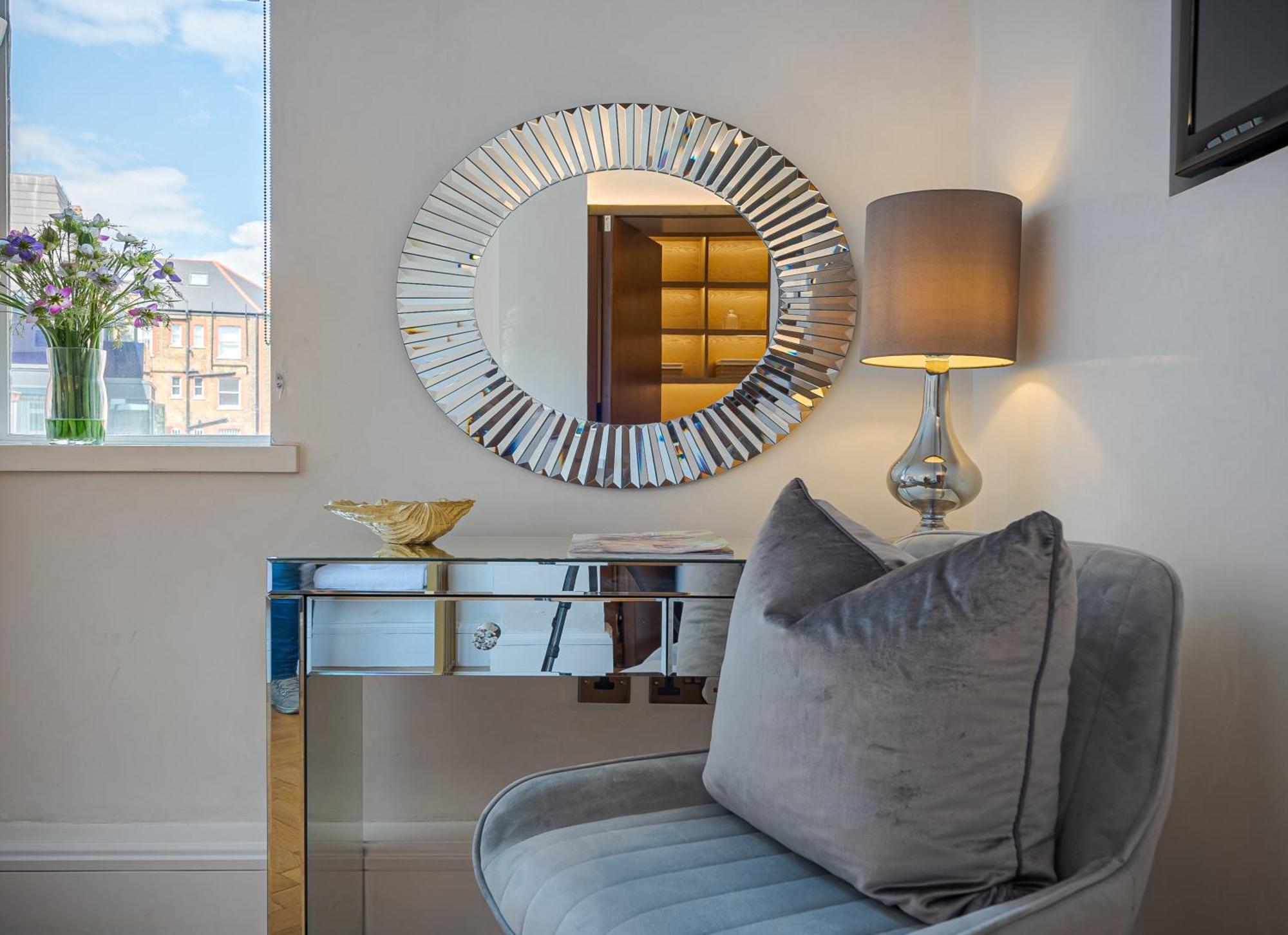 Modern Knightsbridge Apartment With Balcony Overlooking Harrods Prime Location Londra Exterior foto