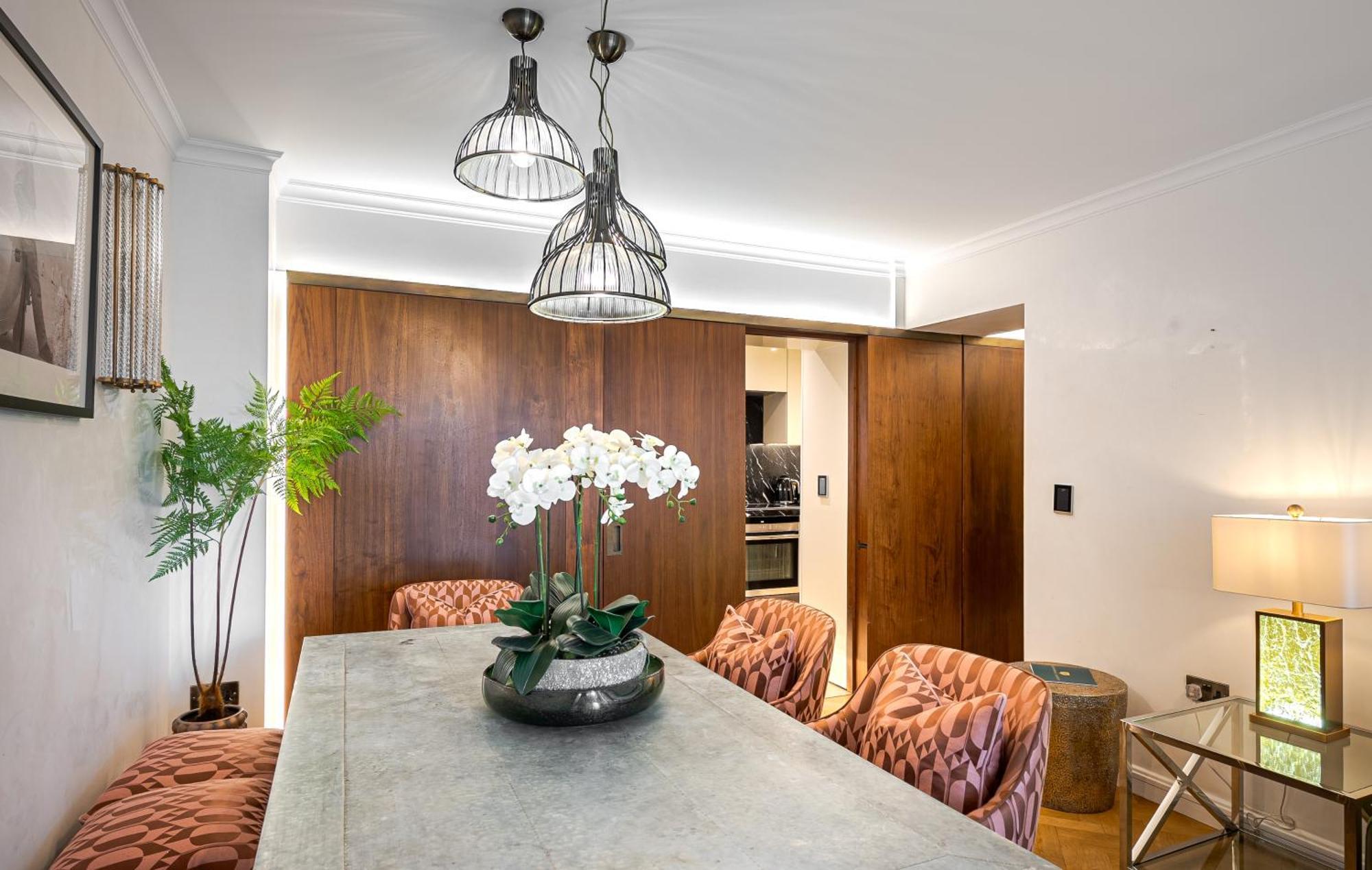 Modern Knightsbridge Apartment With Balcony Overlooking Harrods Prime Location Londra Exterior foto
