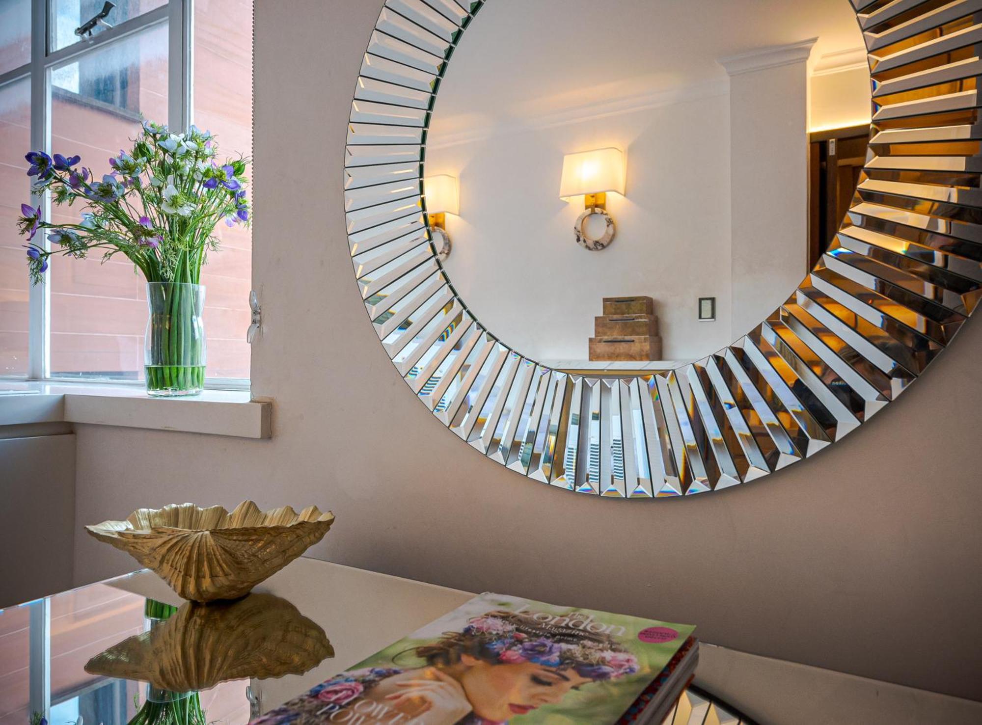 Modern Knightsbridge Apartment With Balcony Overlooking Harrods Prime Location Londra Exterior foto