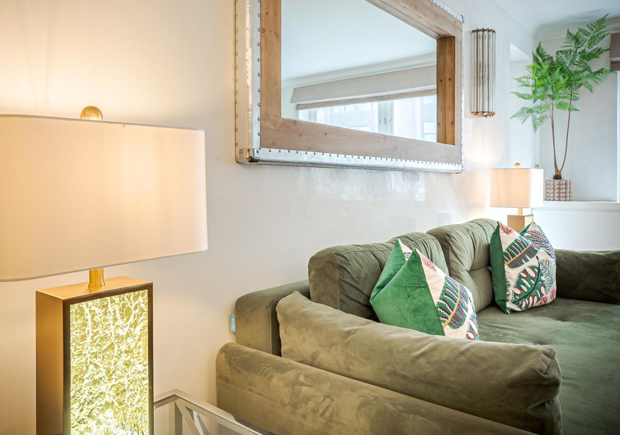 Modern Knightsbridge Apartment With Balcony Overlooking Harrods Prime Location Londra Exterior foto